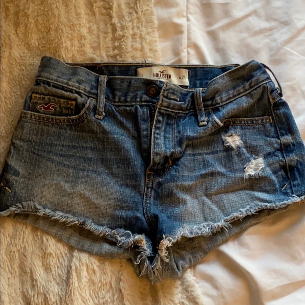 High rise - medium wash hollister denim shorts